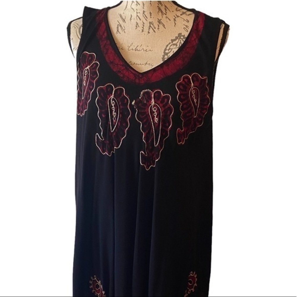 Black & Red Paisley Embroidered Shift Dress - Women